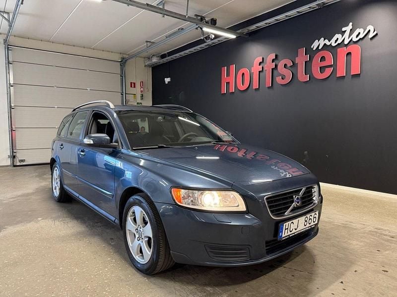 Blå Begagnad 2008 Volvo V50 Kinetic Kombi | 29 900 kr (Marknadspris) - Bild 1/4