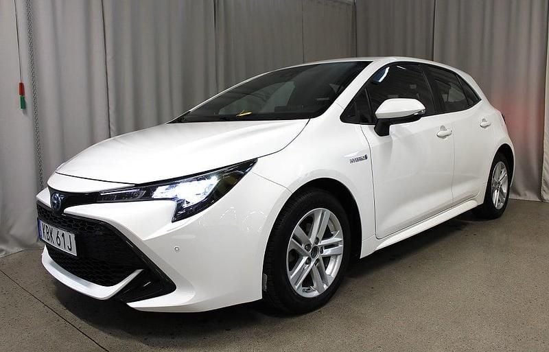 Begagnad Toyota Corolla Hybrid Active 123 HK (90 kW) 2019 Vit Halvkombi