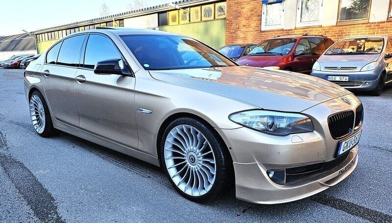 Ljusbrun (brun) Begagnad 2011 BMW 528 Sedan | 169 900 kr - Bild 1/4