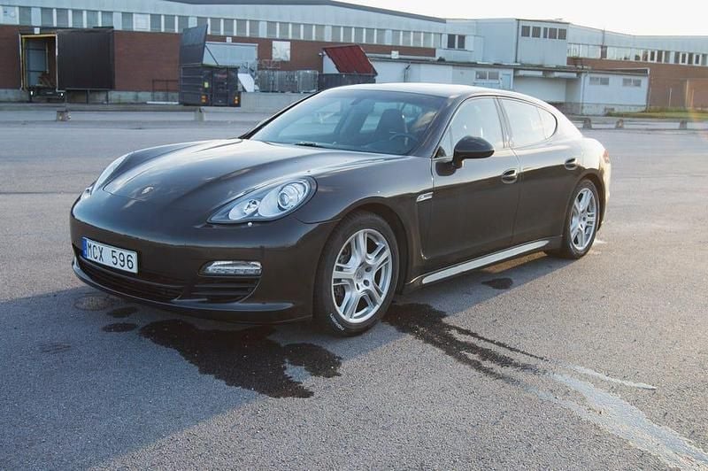 Begagnad 2012 Porsche Panamera Halvkombi | 298 000 kr (Lite dyr) - Bild 1/4