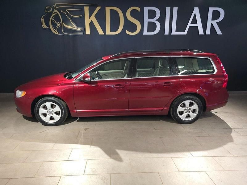 Röd Begagnad 2009 Volvo V70 Momentum Kombi | 79 500 kr (Marknadspris) - Bild 1/4