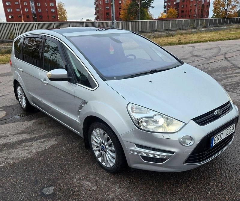 Grå Begagnad 2010 Ford S-MAX Business Edition Minibuss | 49 000 kr (Marknadspris) - Bild 1/4