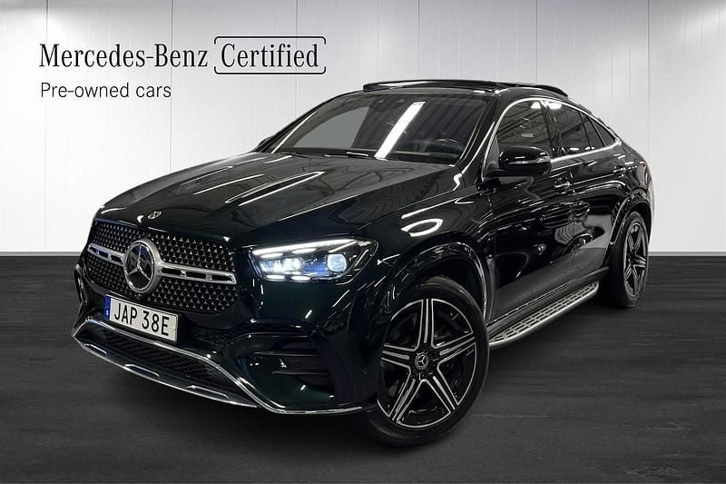 Grön (green) Begagnad 2023 Mercedes GLE350 AMG Sportkupé | 988 900 kr (Lite dyr) - Bild 1/4