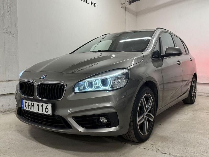 Silver Begagnad 2016 BMW 220 Active Tourer Sport Line Minibuss | 179 900 kr - Bild 1/4