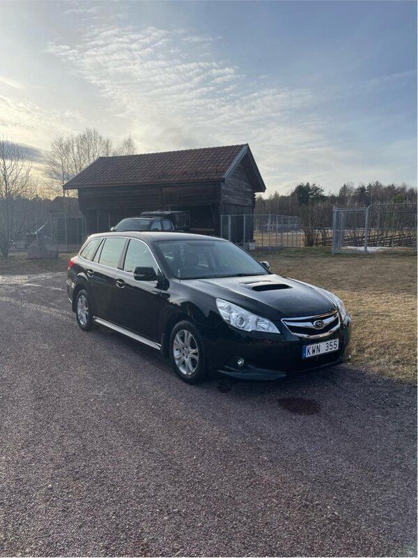 Svart Begagnad 2010 Subaru Legacy Kombi | 93 999 kr (Dyr) - Bild 1/4