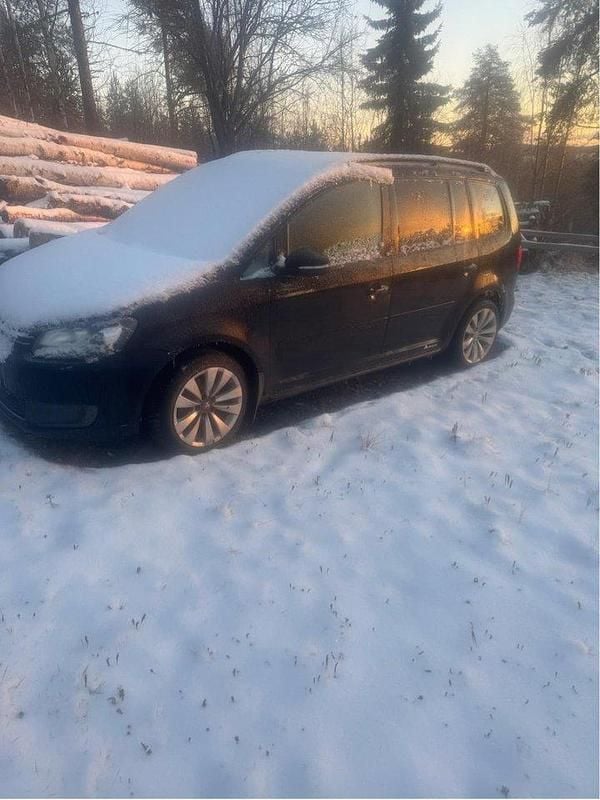 Svart Begagnad 2012 VW Touran Minibuss | 20 000 kr - Bild 1/4