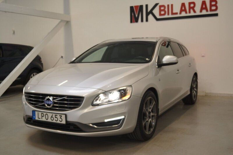 Silver Begagnad 2014 Volvo V60 Momentum Kombi | 164 900 kr (Lite dyr) - Bild 1/4