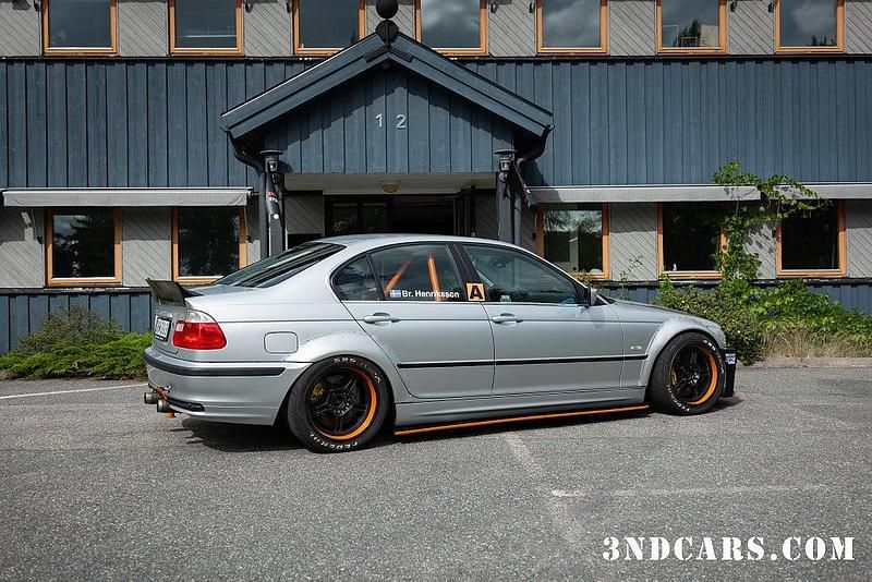 Begagnad BMW 330 Performance 286 HK (210 kW) 2001 Ljusgrå Sedan