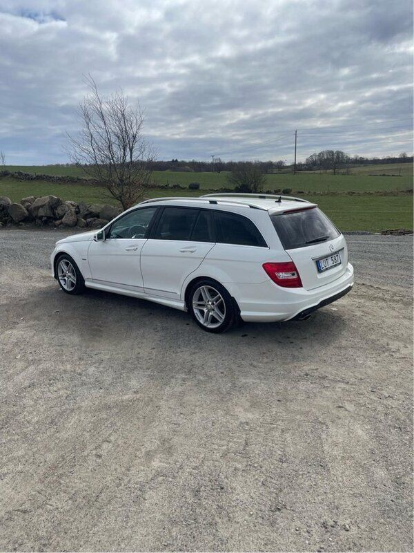 Vit Begagnad 2012 Mercedes C220 AMG Kombi | 87 000 kr (Marknadspris) - Bild 1/4