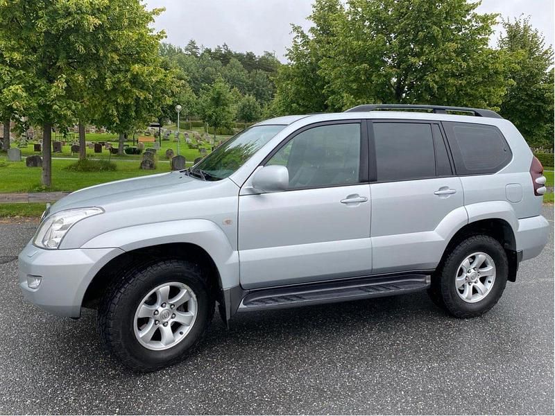Silver Begagnad 2003 Toyota Land Cruiser SUV | 209 000 kr - Bild 1/4