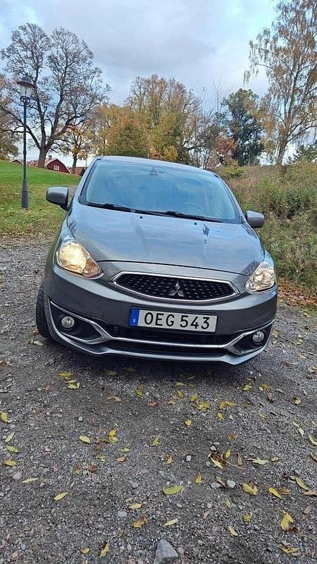 Grå Begagnad 2016 Mitsubishi Space Star Halvkombi | 59 000 kr (Superpris) - Bild 1/4