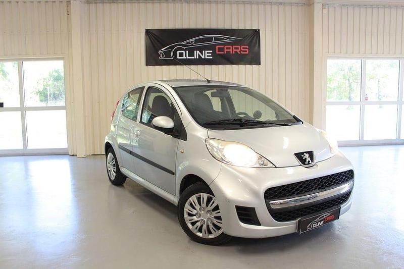 Grå Begagnad 2009 Peugeot 107 S Halvkombi | 39 900 kr (Lite dyr) - Bild 1/4