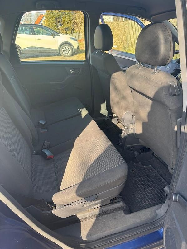 Begagnad Opel Meriva 105 HK (77 kW) 2007 Minibuss