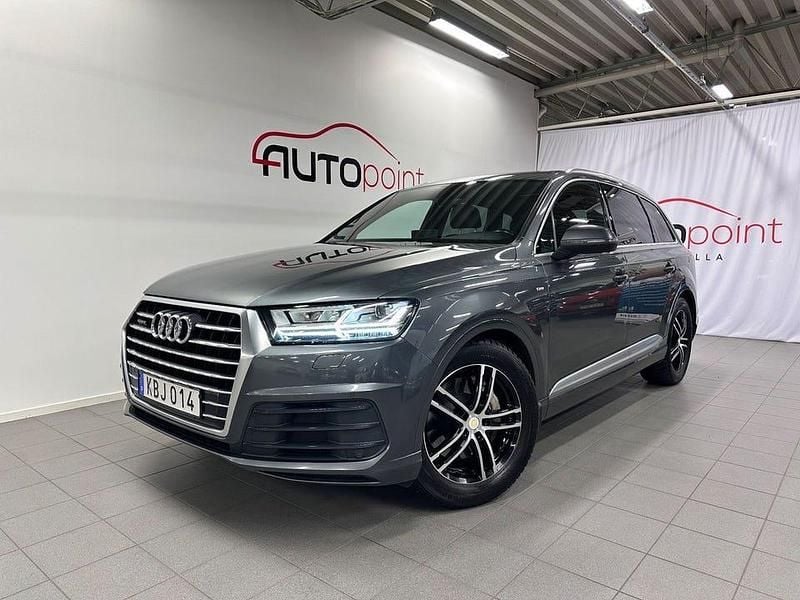 Grå Begagnad 2015 Audi Q7 S-Line SUV | 299 800 kr (Lite dyr) - Bild 1/4