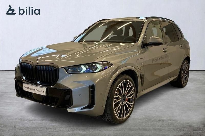 Begagnad BMW X5 M Sport 490 HK (360 kW) 2025 Grå SUV