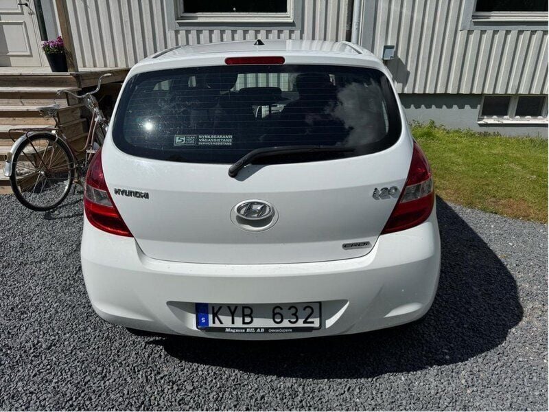 Vit Begagnad 2011 Hyundai i20 Select Halvkombi | 35 000 kr (Marknadspris) - Bild 1/4