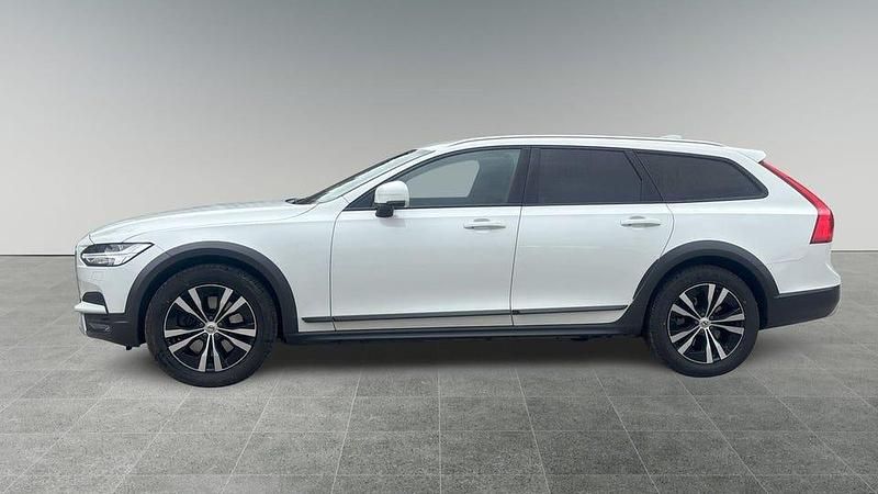 Begagnad Volvo V90 CC Momentum 194 HK (142 kW) 2019 Vit Kombi