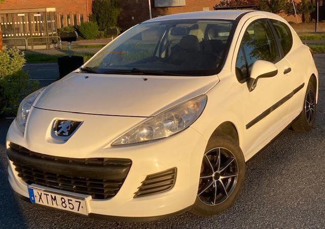 Vit Begagnad 2010 Peugeot 207 Halvkombi | 26 000 kr - Bild 1/4