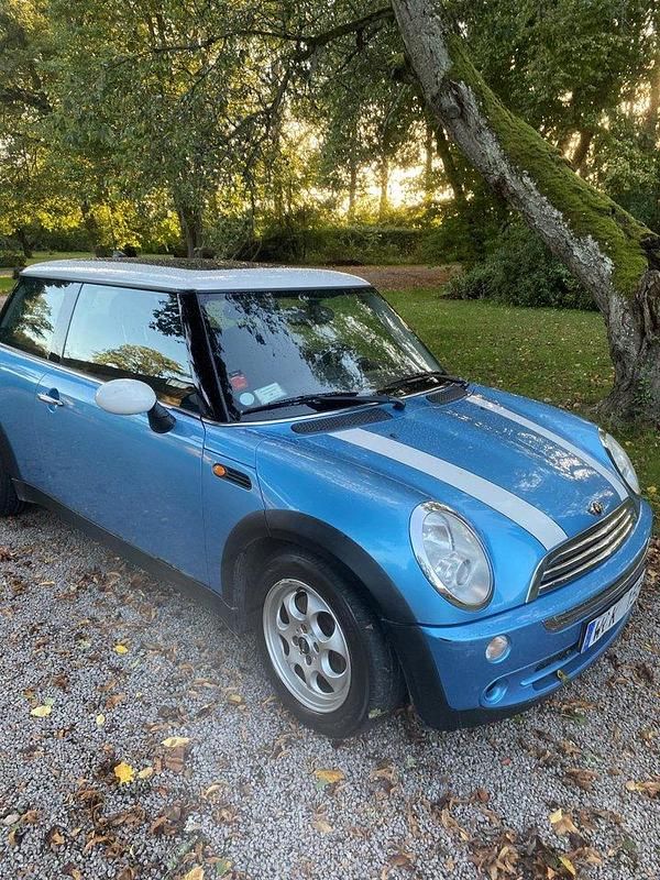 Blå Begagnad 2005 Mini Cooper Halvkombi | 20 000 kr (Superpris) - Bild 1/4