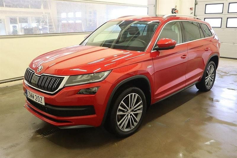 Röd (velvet red metallic) Begagnad 2019 Skoda Kodiaq SUV | 299 000 kr (Lite dyr) - Bild 1/4