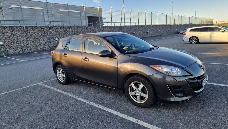 Grå Begagnad 2010 Mazda 3 Halvkombi | 32 000 kr (Bra pris) - Bild 1/4