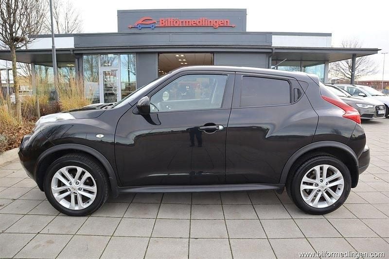 Svart svart Begagnad 2011 Nissan Juke Pure SUV | 72 900 kr (Bra pris) - Bild 1/4