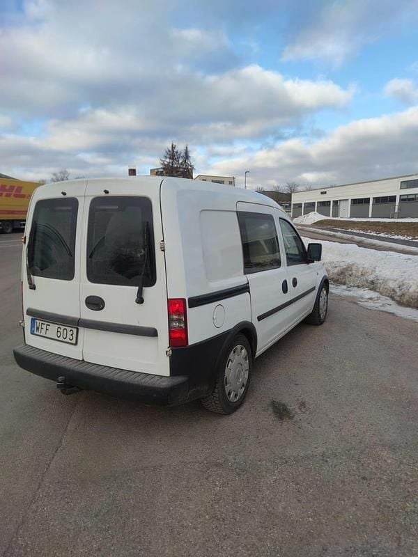 Begagnad Opel Combo 94 HK (69 kW) 2010 Minibuss