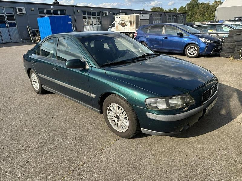Grön Begagnad 2001 Volvo S60 Business Edition Sedan | 12 000 kr (Marknadspris) - Bild 1/4