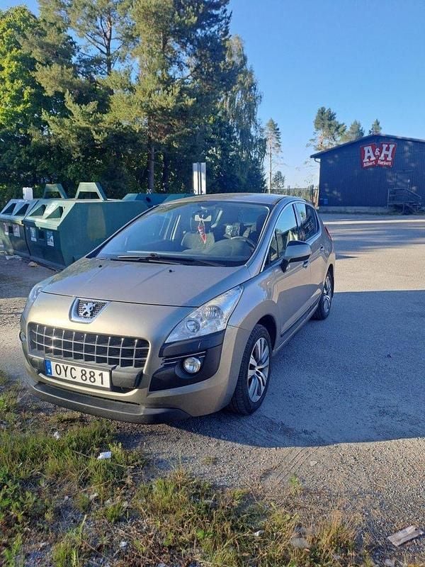 Grå Begagnad 2011 Peugeot 3008 Kombi | 41 500 kr (Marknadspris) - Bild 1/4