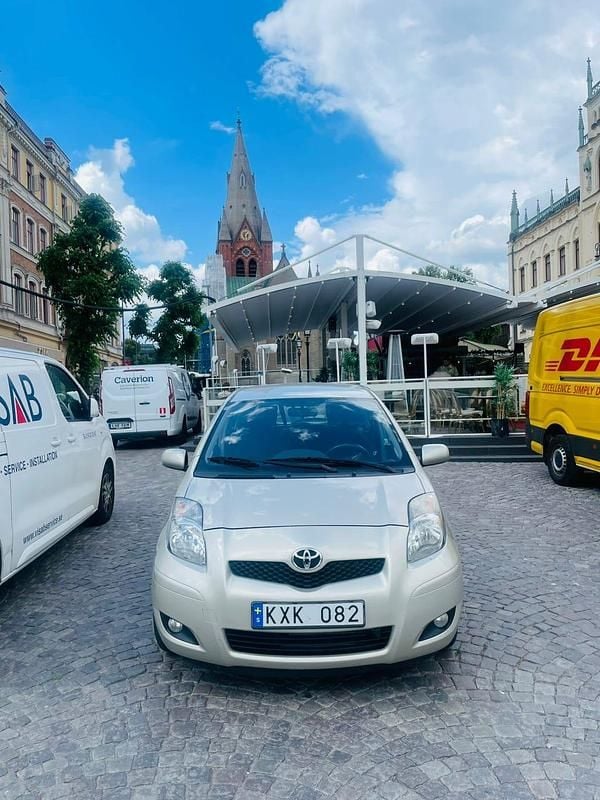 Begagnad 2010 Toyota Yaris Halvkombi | 57 000 kr (Marknadspris) - Bild 1/3