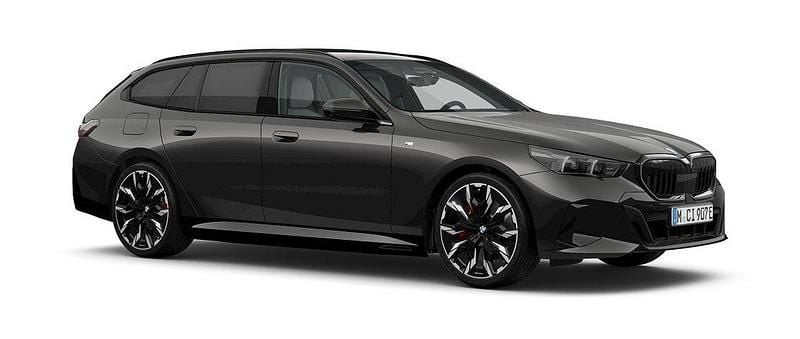Grå Ny 2025 BMW 550e Comfort Edition Kombi | 1 048 500 kr (Marknadspris) - Bild 1/4