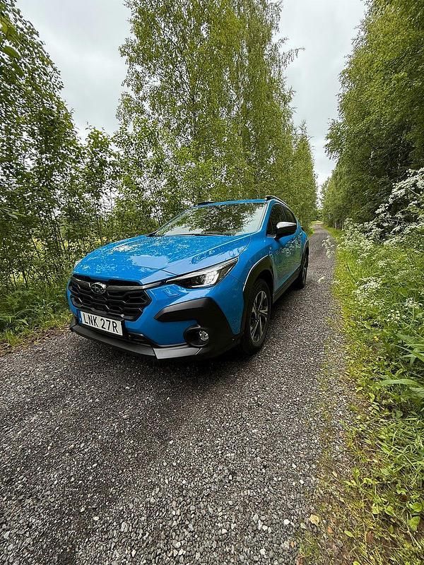 Blå Begagnad 2024 Subaru Crosstrek Kombi | 416 600 kr (Lite dyr) - Bild 1/4