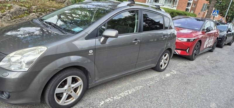 Grå Begagnad 2005 Toyota Corolla Verso Minibuss | 34 000 kr (Marknadspris) - Bild 1/1