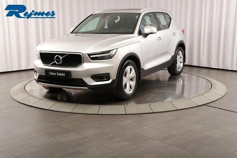 Silver Begagnad 2019 Volvo XC40 Momentum SUV | 309 900 kr (Bra pris) - Bild 1/4
