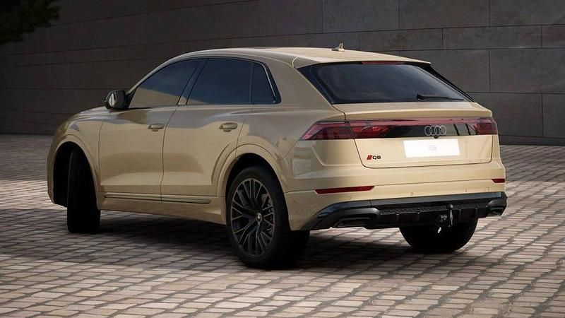 Begagnad Audi Q8 286 HK (210 kW) 2024 Sakhirguld metallic SUV