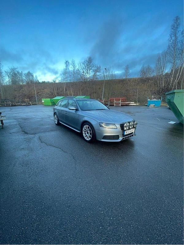 Grå Begagnad 2011 Audi A4 Kombi | 71 999 kr (Marknadspris) - Bild 1/4