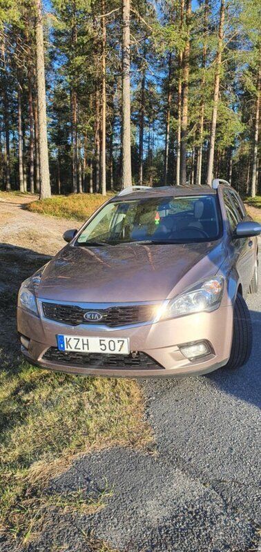 Grå Begagnad 2011 Kia Ceed Sportswagon Kombi | 29 000 kr (Marknadspris) - Bild 1/4