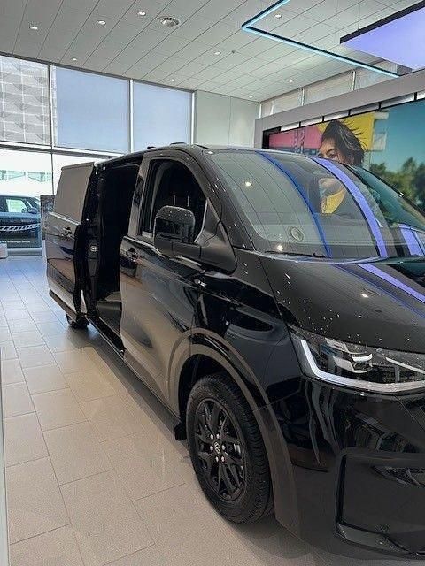 Svart Ny 2025 VW T6.1 Van | 755 060 kr (Marknadspris) - Bild 1/4