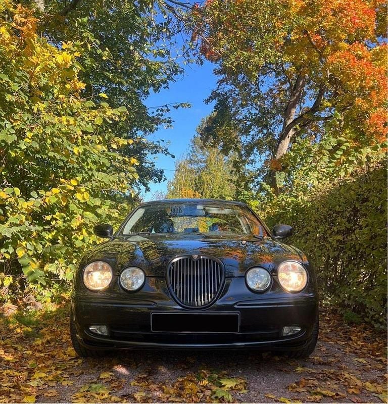 Svart Begagnad 2004 Jaguar S-Type S Sedan | 75 000 kr (Marknadspris) - Bild 1/3
