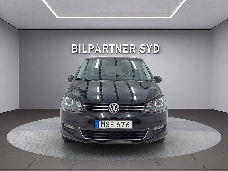 Svart Begagnad 2015 VW Sharan Minibuss | 189 900 kr (Marknadspris) - Bild 1/4
