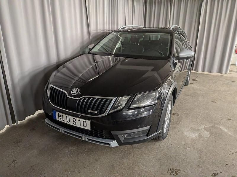 Begagnad Skoda Octavia Scout 150 HK (110 kW) 2019 Svart Kombi