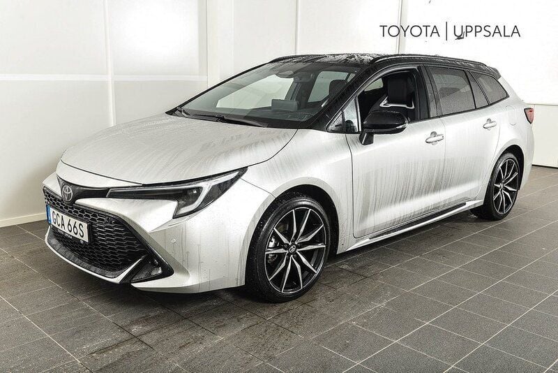 Silver Begagnad 2023 Toyota Corolla Sport Kombi | 309 900 kr (Marknadspris) - Bild 1/4