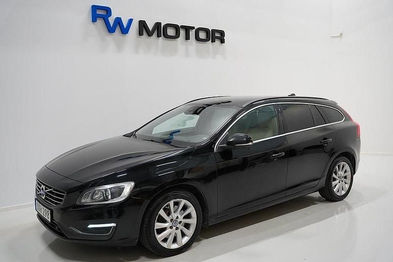 Svart Begagnad 2014 Volvo V60 Kombi | 119 800 kr (Marknadspris) - Bild 1/4