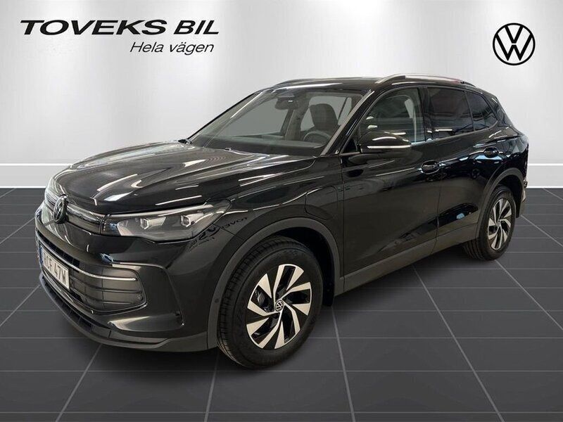 Svart Ny 2025 VW Tiguan Life SUV | 537 500 kr (Marknadspris) - Bild 1/4