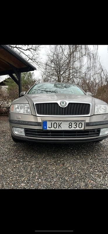 Begagnad 2008 Skoda Octavia Kombi | 45 000 kr (Marknadspris) - Bild 1/4