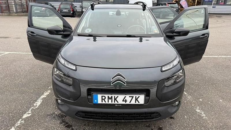 Grå Begagnad 2017 Citroën C4 Cactus Halvkombi | 80 000 kr (Marknadspris) - Bild 1/4