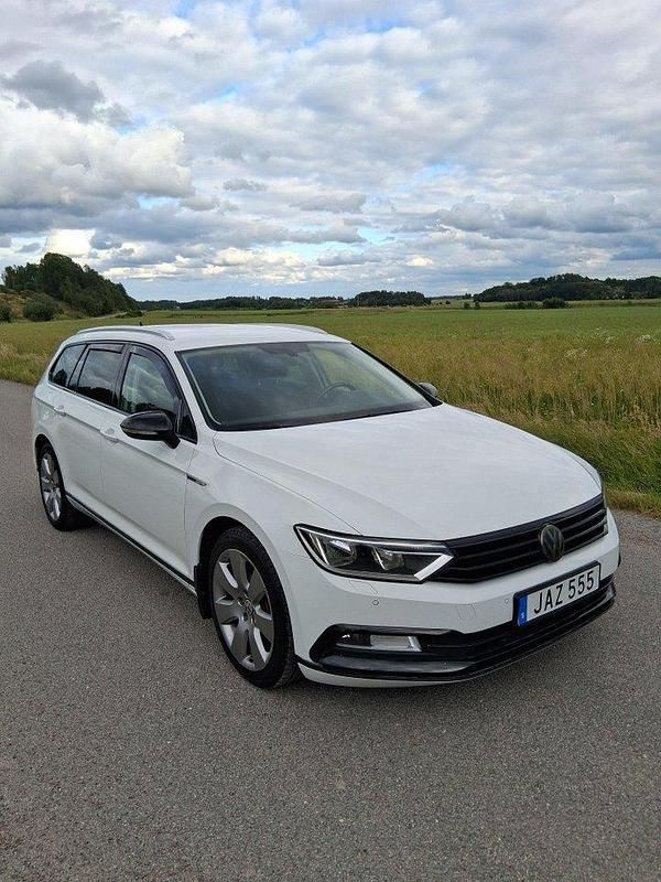 Vit Begagnad 2016 VW Passat Kombi | 135 000 kr (Marknadspris) - Bild 1/4