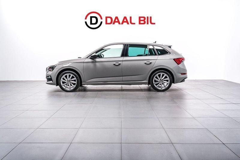 Grå Begagnad 2019 Skoda Scala Halvkombi | 149 700 kr (Marknadspris) - Bild 1/4