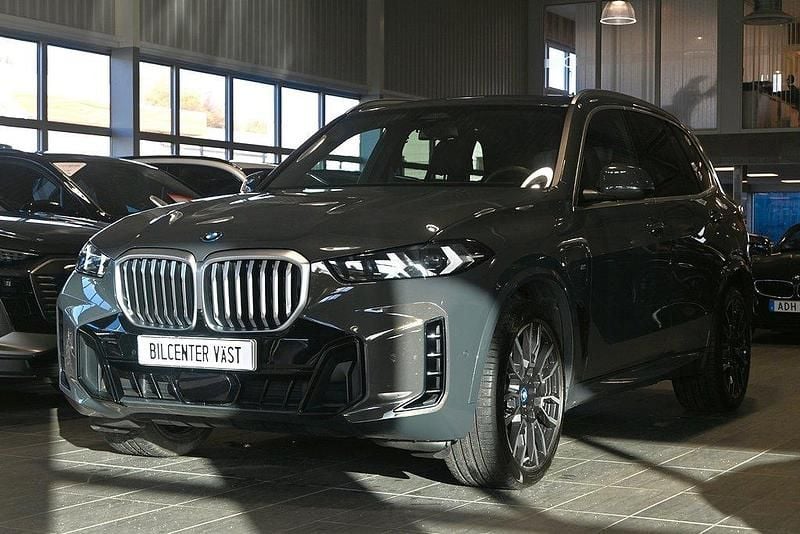 Grå Begagnad 2024 BMW X5 M Sport SUV | 949 000 kr - Bild 1/4