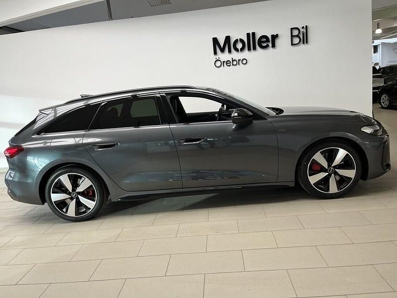 Ny Audi A5 S-Line 252 HK (185 kW) 2025 Daytonagrå pärleffekt Kombi